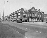 857155 Gezicht op de panden Amsterdamsestraatweg 207 -hoger te Utrecht, met rechts de Leliestraat.